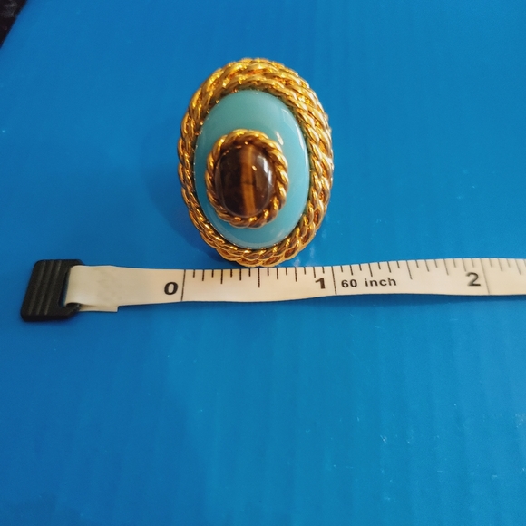 Large goldtone Cocktail Ring size 7 - Picture 11 of 12